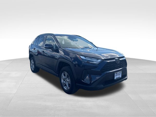 Used 2025 Toyota RAV4 XLE AWD/4WD image 3