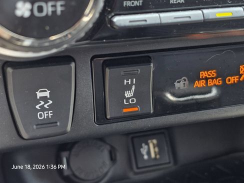 Used 2024 Toyota RAV4 XSE AWD/4WD image 27