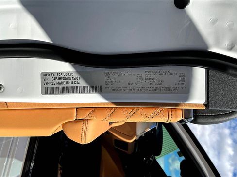 New 2025 Jeep Grand Cherokee Summit image 13