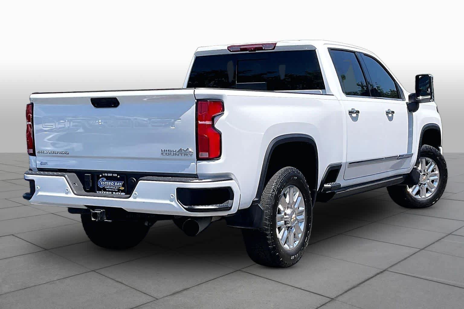 Used 2025 Chevrolet Silverado 2500 High Country w/ High Country Premium Package AWD/4WD image 13