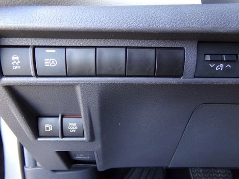 Used 2024 Toyota Sienna LE image 57