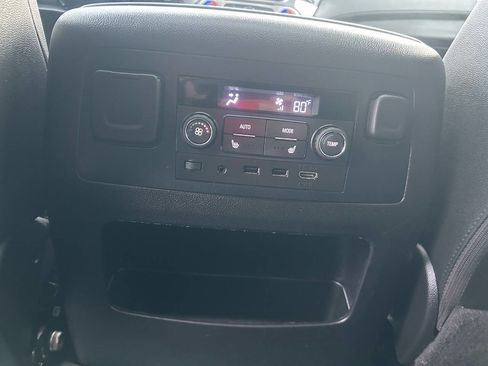 Used 2017 GMC Yukon XL SLT w/ Open Road Package image 11