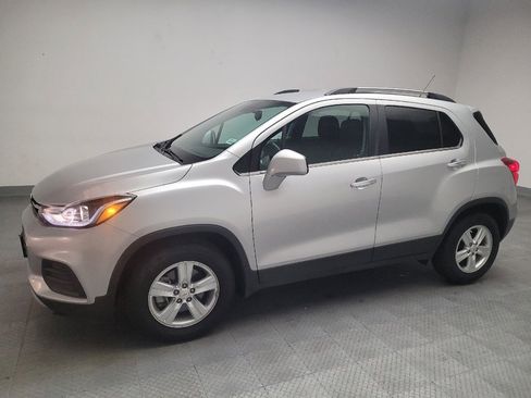 Used 2018 Chevrolet Trax LT w/ LT Convenience Package image 2