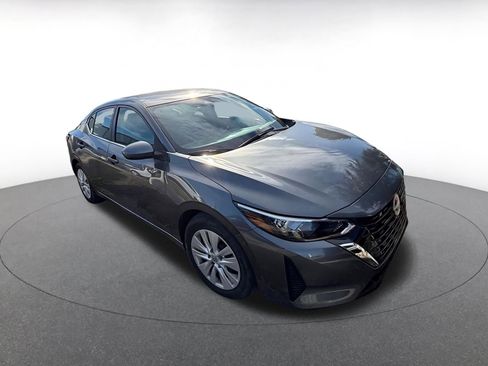 Used 2025 Nissan Sentra SV image 2