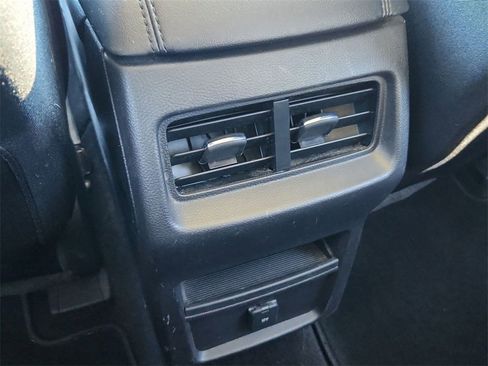 Used 2017 Ford Edge SE image 20