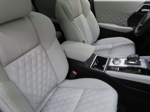 New 2025 Mitsubishi Outlander SEL image 25