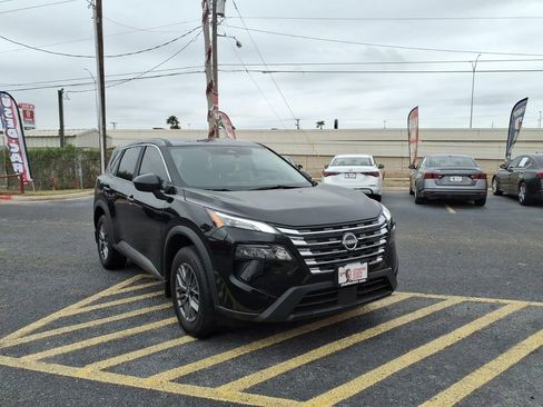 Used 2025 Nissan Rogue S image 7