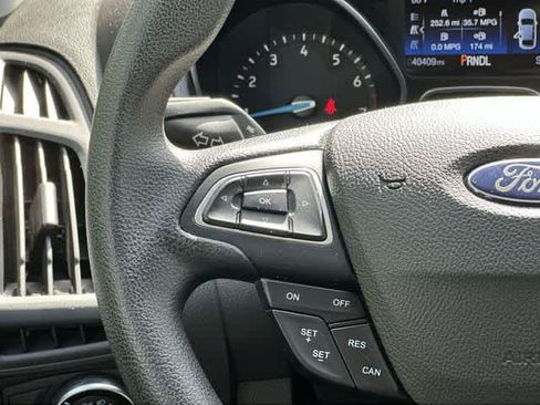 Used 2018 Ford Focus SE FWD image 8