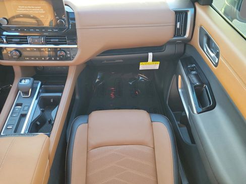 New 2025 Nissan Pathfinder Platinum image 19