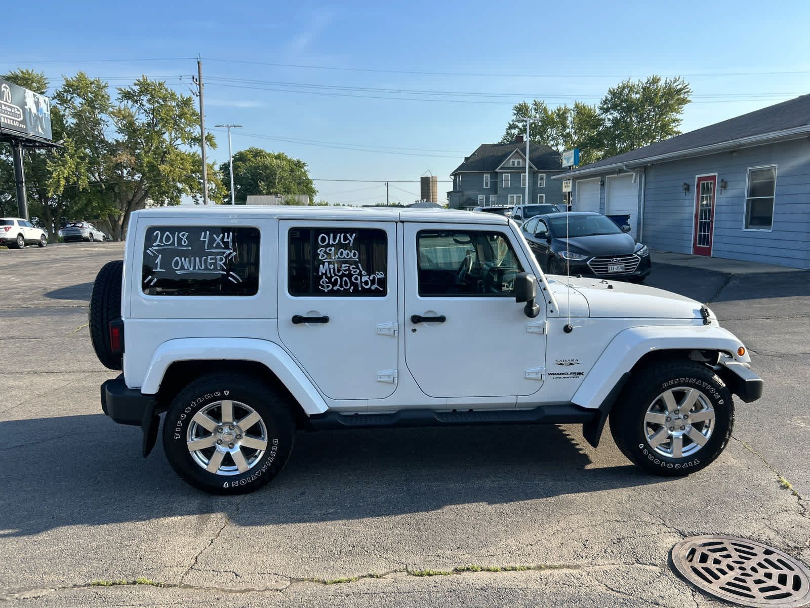 Used 2018 Jeep Wrangler Unlimited Sahara w/ Max Tow Package AWD/4WD image 2