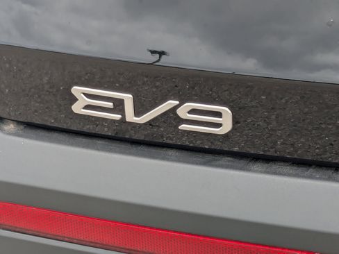 New 2026 Kia EV9 Wind AWD/4WD image 13