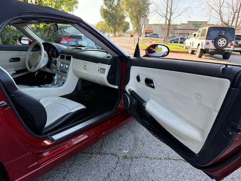 Used 2006 Chrysler Crossfire Limited image 19