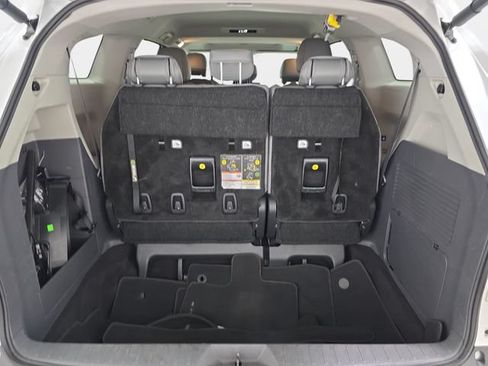 Used 2024 Toyota Sienna XLE FWD image 29