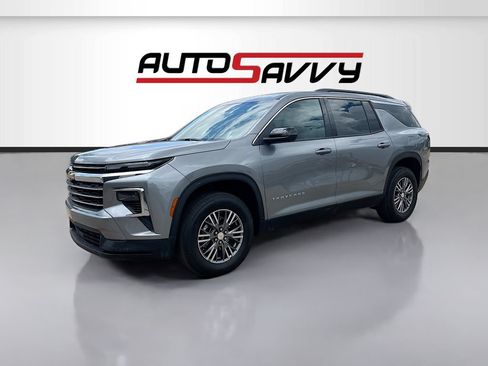 Used 2026 Chevrolet Traverse LT w/ Driver Confidence Package FWD image 3