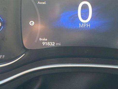 Used 2022 Chrysler Pacifica Touring-L w/ Uconnect Theater Family Group FWD image 8