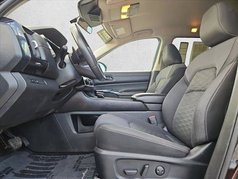 Used 2024 Nissan Pathfinder SV FWD image 15