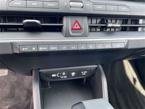 Used 2025 Kia K4 LXS image 15