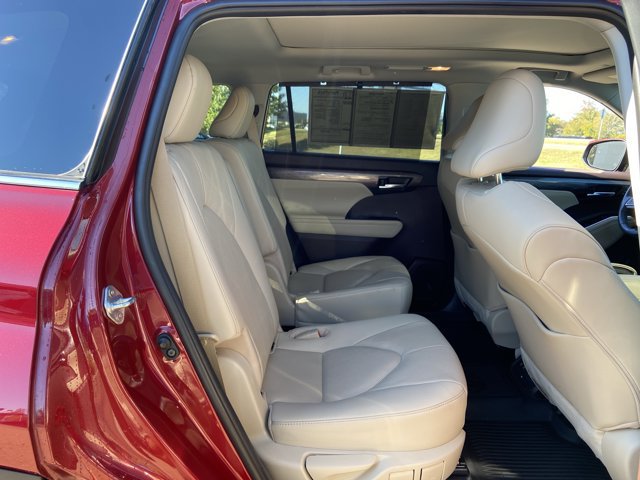 Used 2021 Toyota Highlander Platinum AWD/4WD image 14