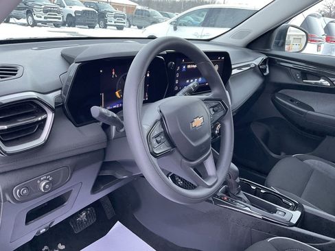 Used 2025 Chevrolet TrailBlazer LS w/ LS Convenience Package image 10