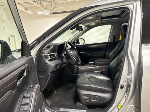 Used 2023 Toyota Highlander Limited AWD/4WD image 20