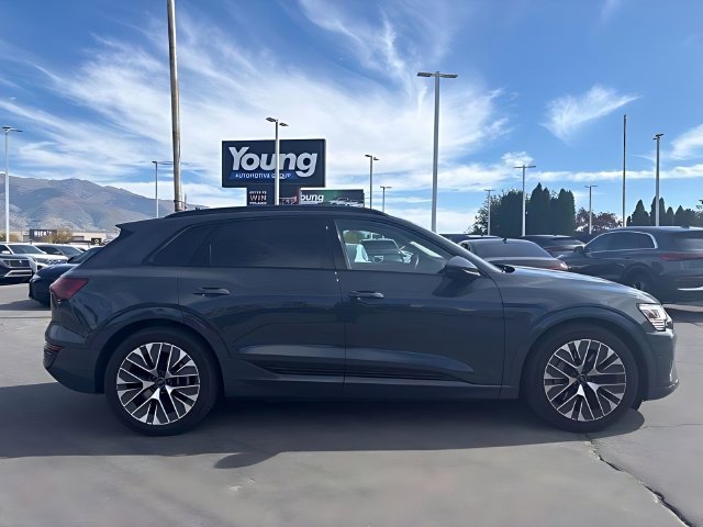 Used 2024 Audi Q8 e-tron Premium Plus AWD/4WD image 3