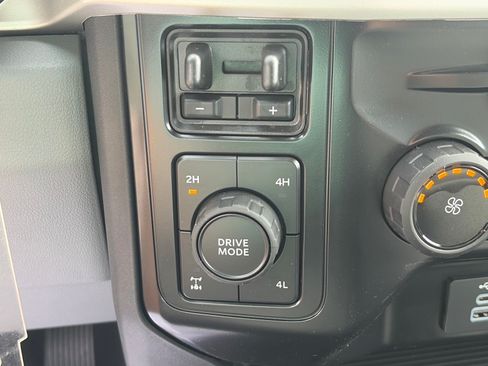 New 2026 Ford F250 XLT w/ FX4 Off-Road Package AWD/4WD image 12