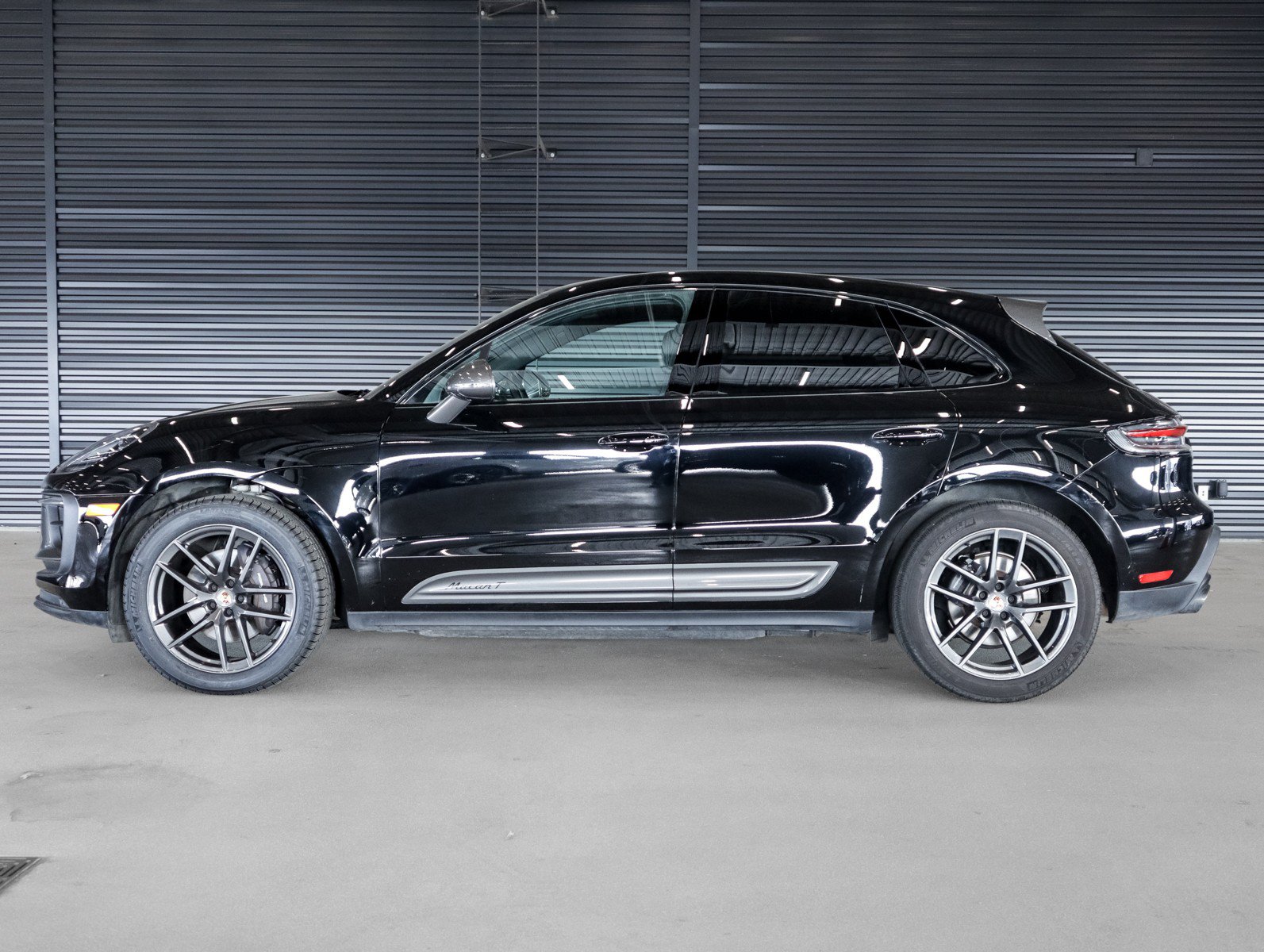 Used 2023 Porsche Macan Turbo AWD/4WD image 2