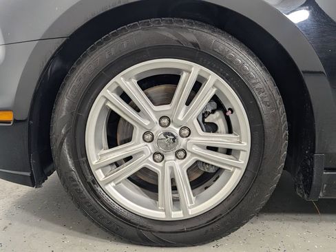 Used 2014 Ford Mustang Coupe RWD image 9