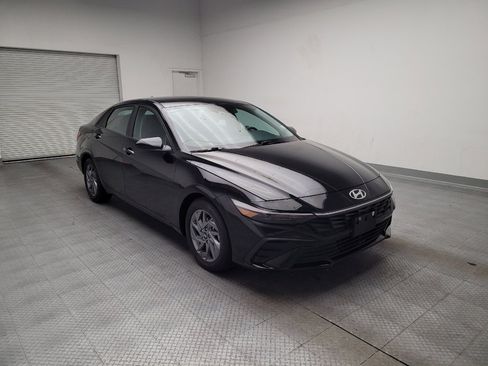 Used 2024 Hyundai Elantra SEL FWD image 13