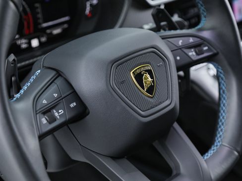 Used 2023 Lamborghini Urus Performante image 36