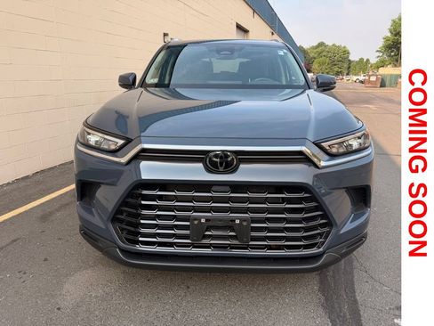 Used 2024 Toyota Grand Highlander AWD image 3