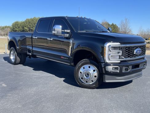 Used 2025 Ford F450 Platinum w/ Platinum Plus Package image 2