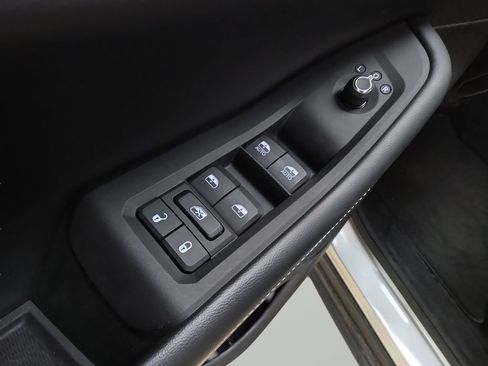 Used 2025 Jeep Grand Cherokee Altitude image 15