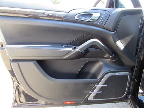 Used 2013 Porsche Cayenne Turbo AWD/4WD image 21