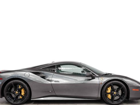 Used 2017 Ferrari 488 GTB RWD image 2