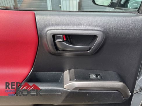 Used 2021 Toyota Tacoma SR5 AWD/4WD image 18
