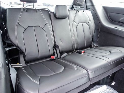 New 2026 Chrysler Pacifica Select image 10