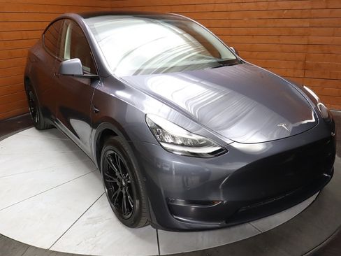 Used 2023 Tesla Model Y Long Range image 15