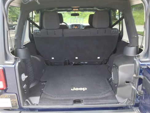 Used 2013 Jeep Wrangler Unlimited Rubicon w/ Connectivity Group AWD/4WD image 17