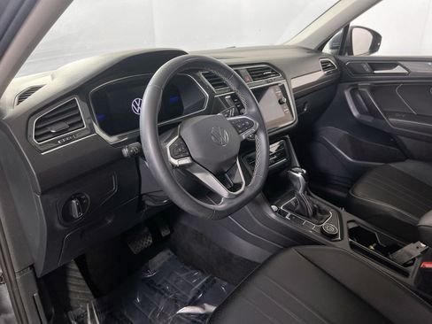Used 2022 Volkswagen Tiguan SE AWD/4WD image 9