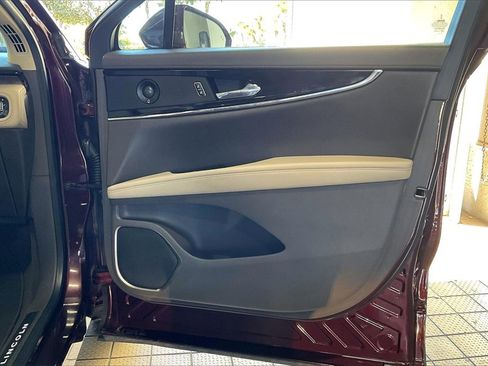 Used 2022 Lincoln Nautilus Reserve image 21