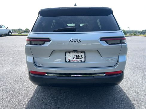 Used 2025 Jeep Grand Cherokee L Laredo RWD image 6
