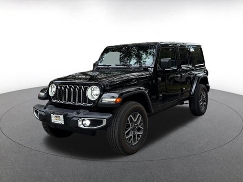 Used 2025 Jeep Wrangler Unlimited Sahara AWD/4WD image 3