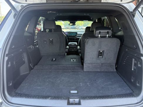 Used 2025 Buick Enclave Sport Touring w/ Power Package FWD image 14