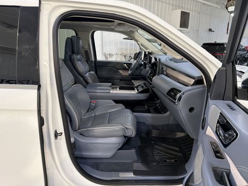 Used 2022 Lincoln Navigator L Black Label image 15