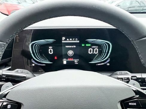 Used 2025 Kia Niro EX image 19