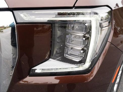 Used 2023 GMC Yukon SLT w/ SLT Luxury Package image 38