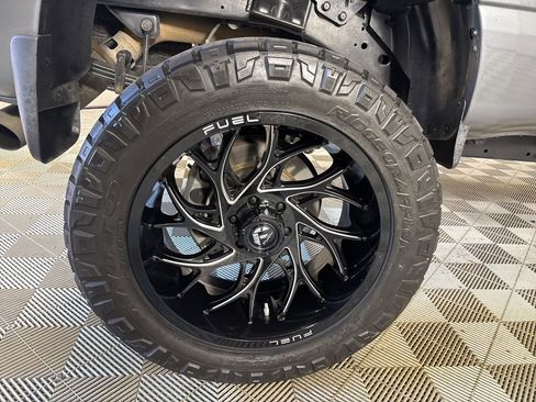 Used 2018 Nissan Titan SV w/ SV Convenience Package image 27