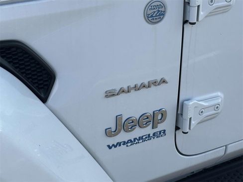 Used 2022 Jeep Wrangler Unlimited Sahara w/ Cold Weather Group image 10