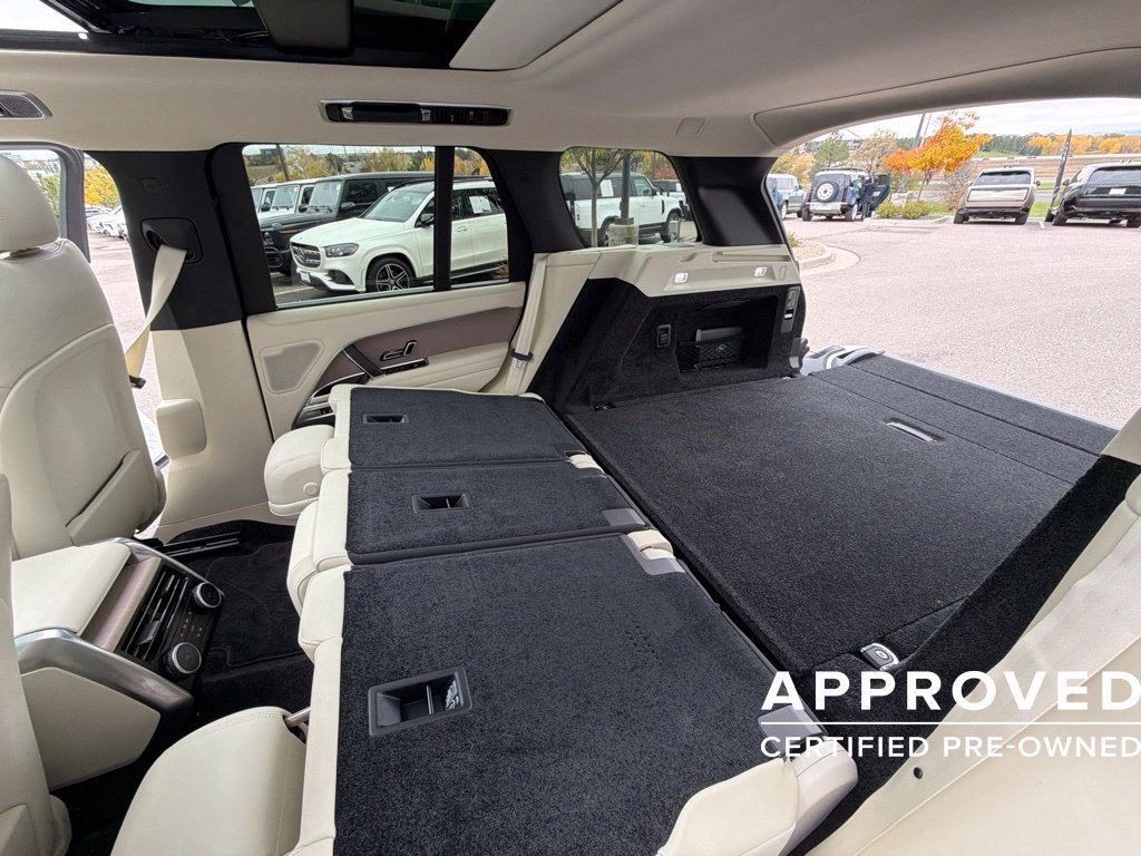 Used 2025 Land Rover Range Rover SE AWD/4WD image 17